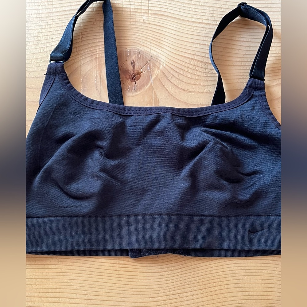 Womens Nike black sports bra size 32B/C  RN #56323